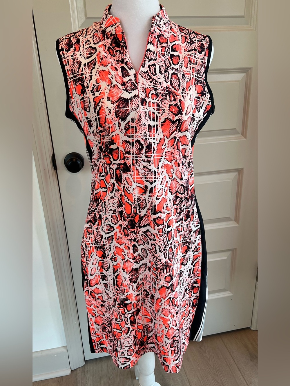Tail Sleeveless Coral  & Black 1/4 Zip Snake Print Golf Dress Size S Zip Pockets
